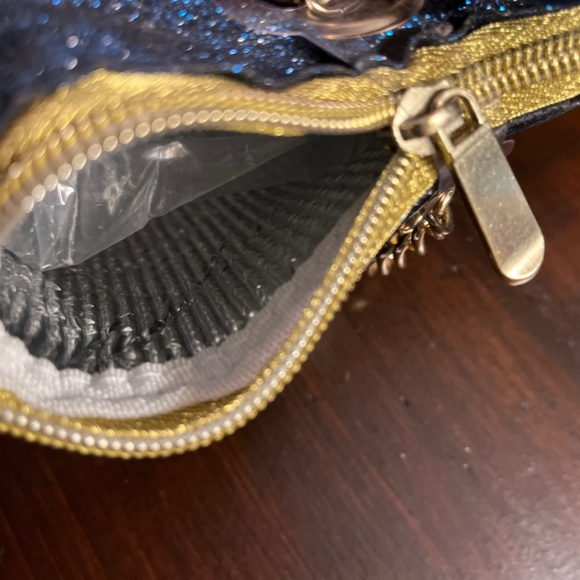 Wine Travel Clutch - Picture 3 of 5